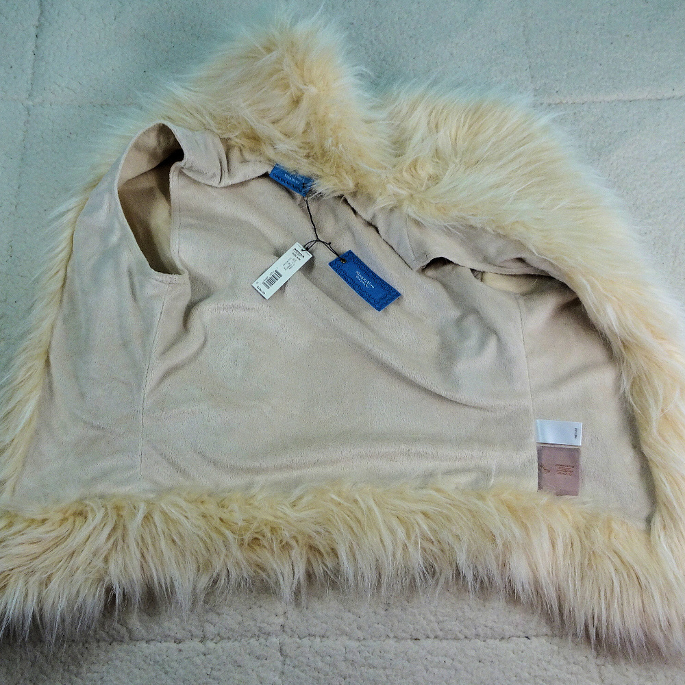 SimplyVera Vera WangFaux Fur Shawl Size S/M - Picture 2 of 8
